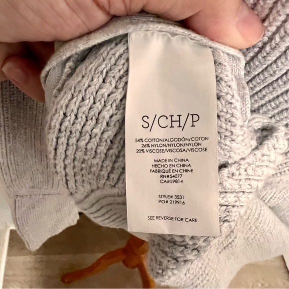 Cabi V Pullover Sweater 3531 I4 - Picture 8 of 8